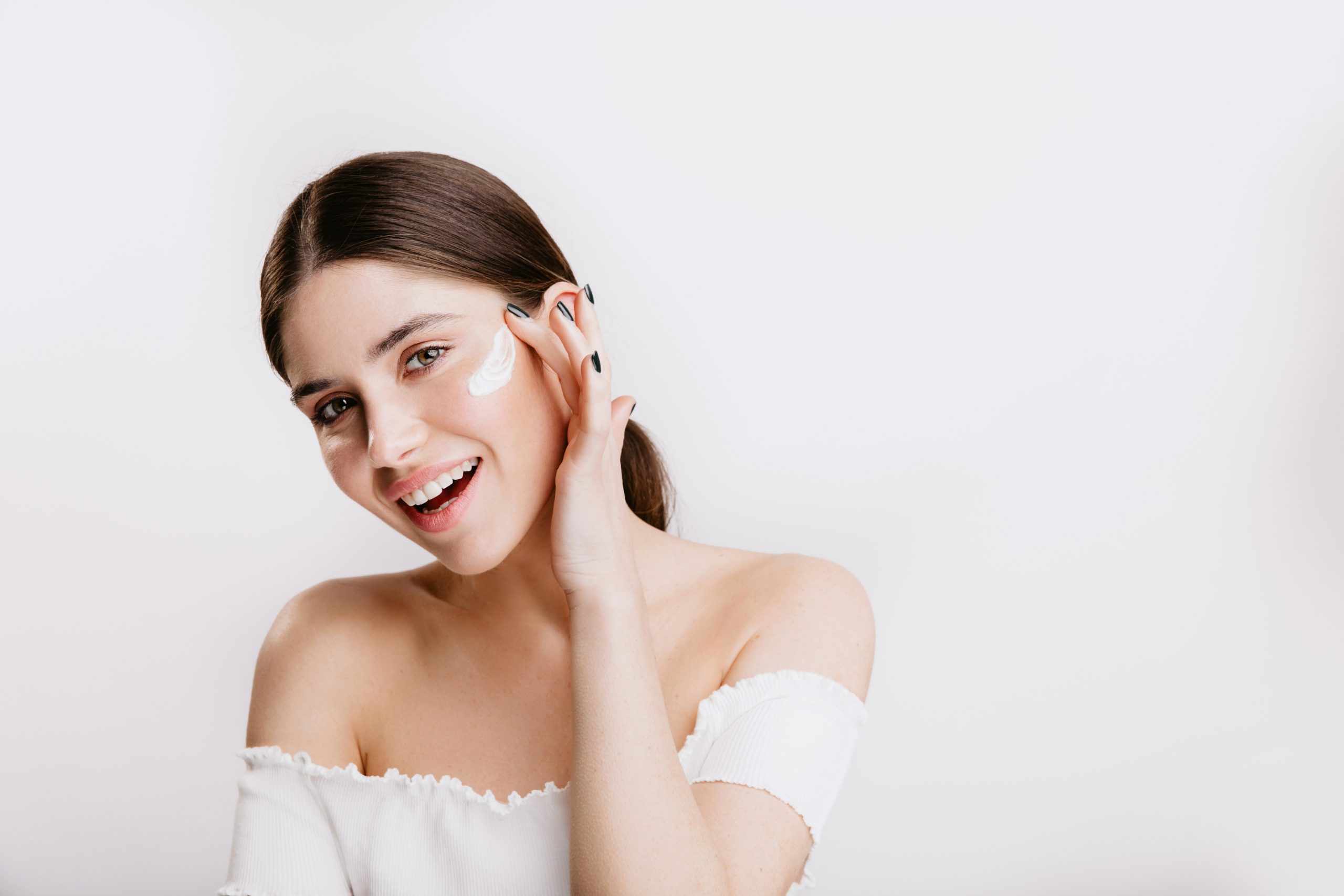 How to Apply Hydrating Face Serum for Maximum Absorption scaled